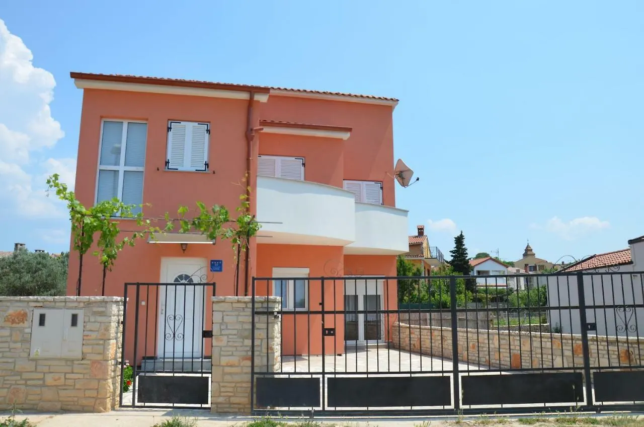 Family House Branka With Spa Pool Peroj